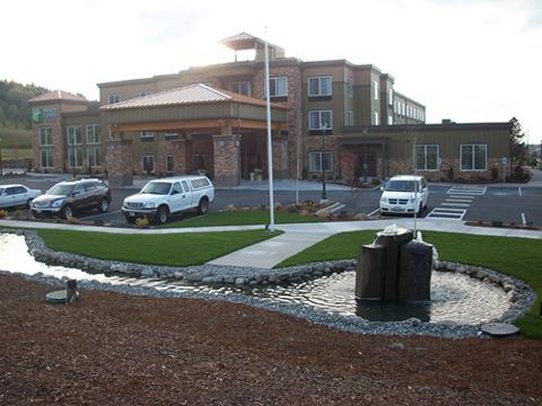 Holiday Inn Express Hotel & Suites North Sequim 70/77
