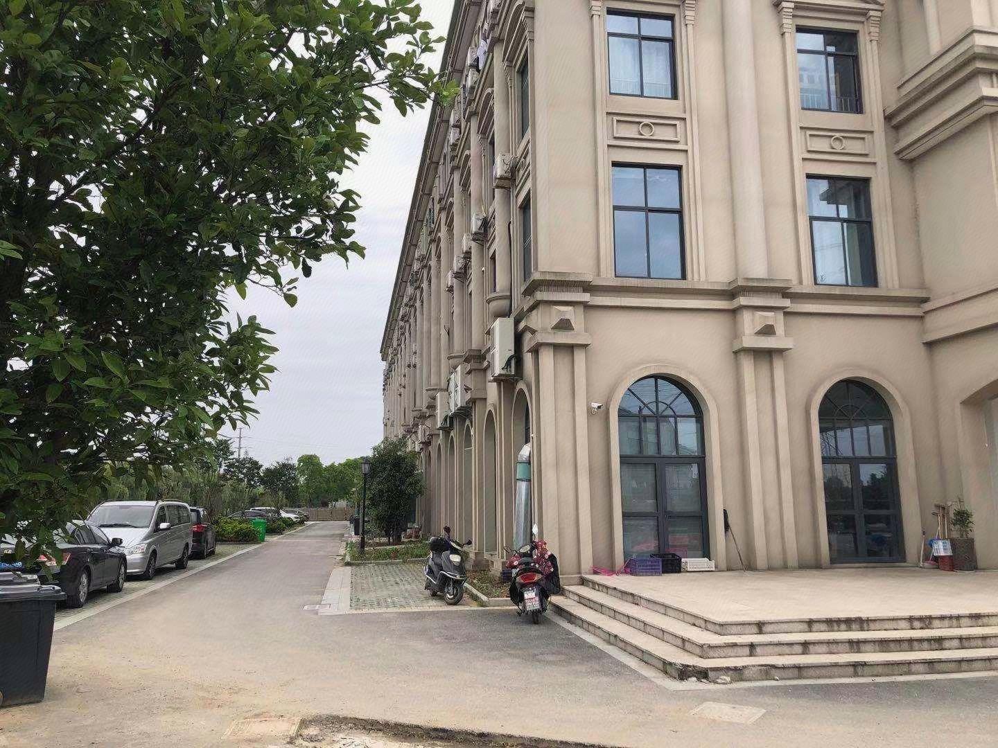 Vienna Hotel (Tongxiang Puyuan) 52/54