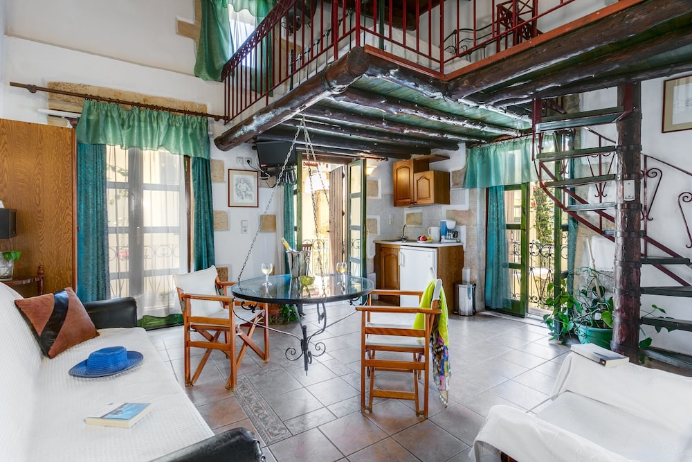 Ifigenia Rooms and Studios 30/38