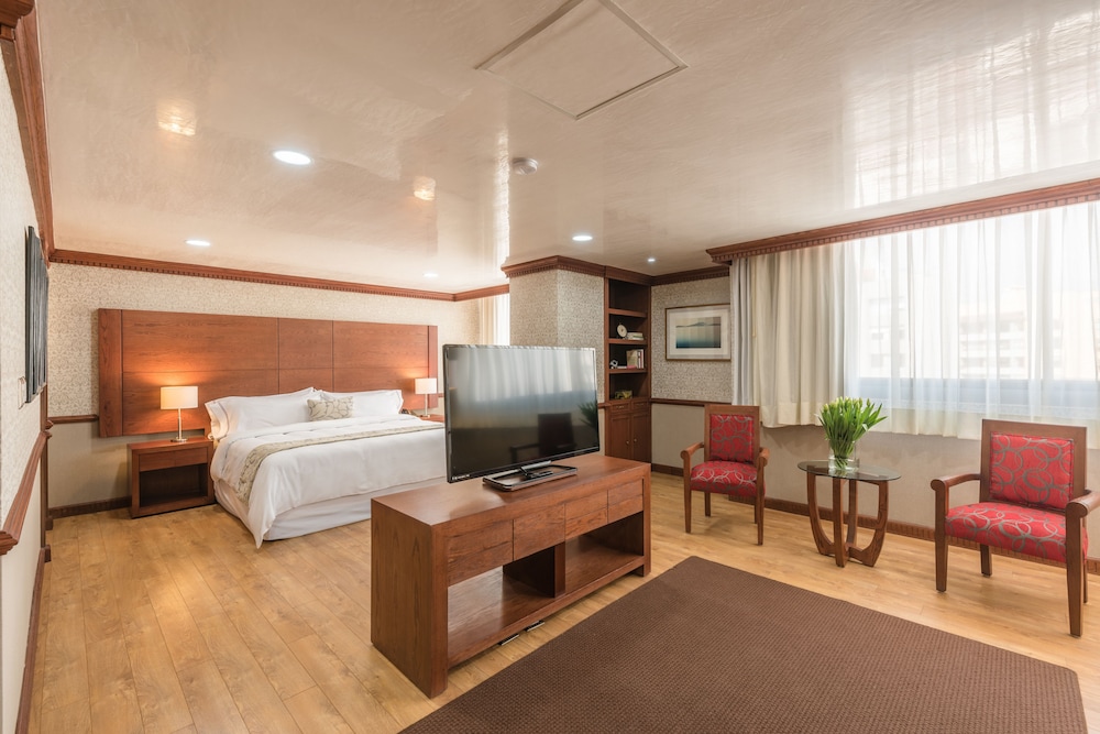 Master, Suite, King Bed, Queen Bed