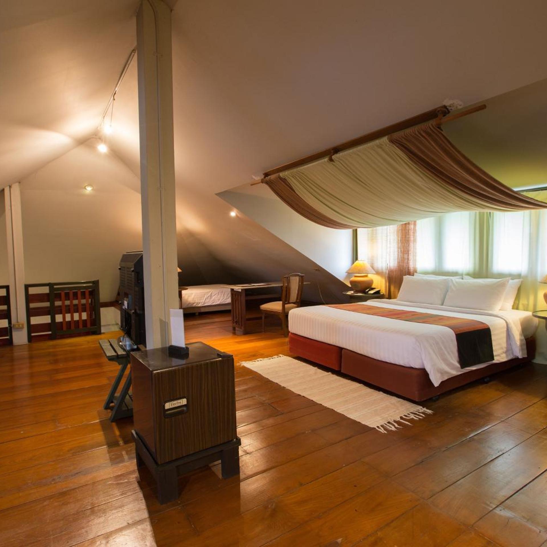 DUPLEX, SUITE
