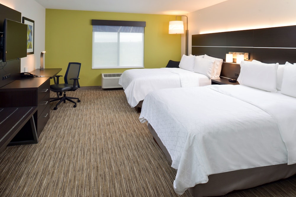 Holiday Inn Express Hotel And Suites Pueblo North 18/57