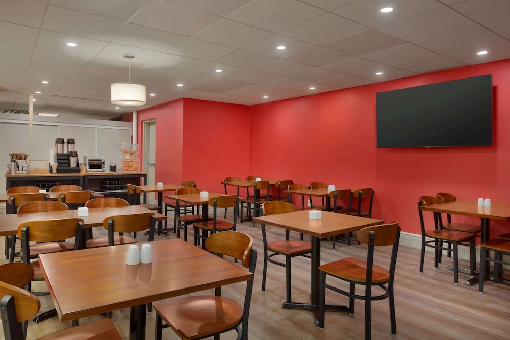 Ramada by Wyndham Oakland Downtown City Center 35/42