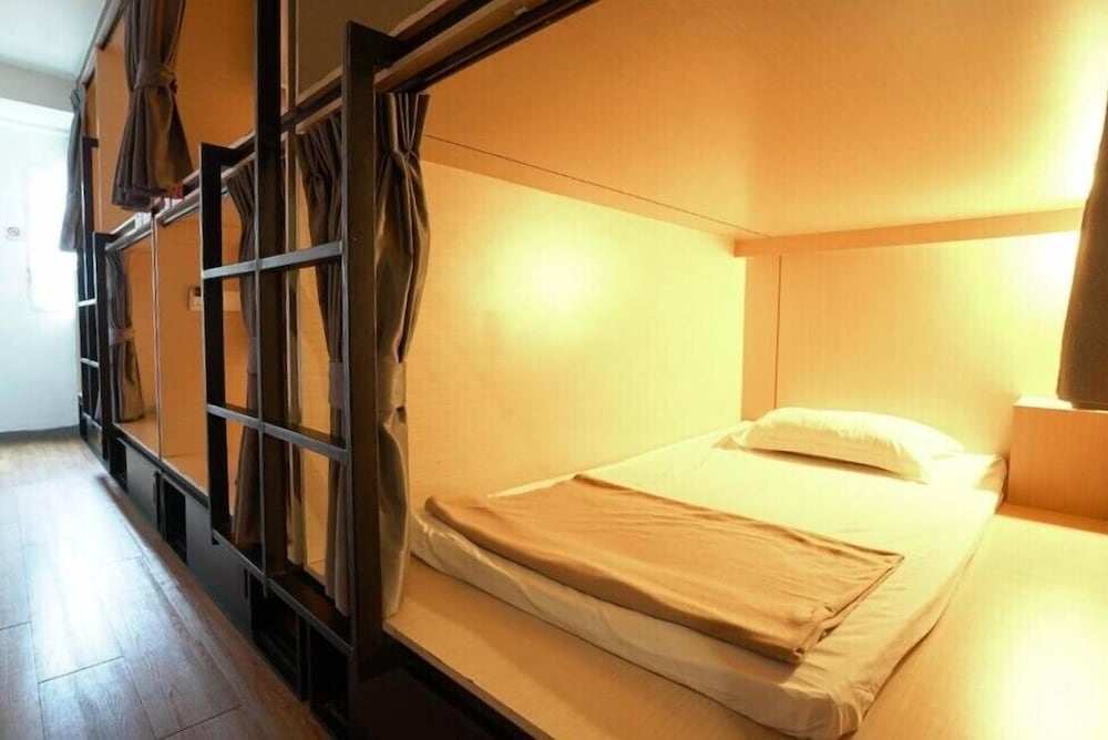 FEMALE DORM, FEMALE ONLY, 6 BEDS