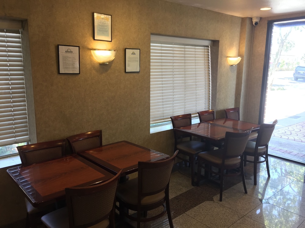 Days Inn By Wyndham Los Angeles Lax Redondo Manhattan Beach 40/56