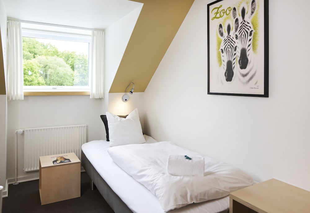 Basic, Single, Single Bed