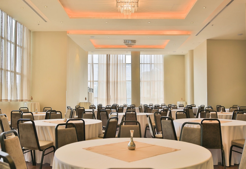 Magnolia Hotel And Conference Center 57/59