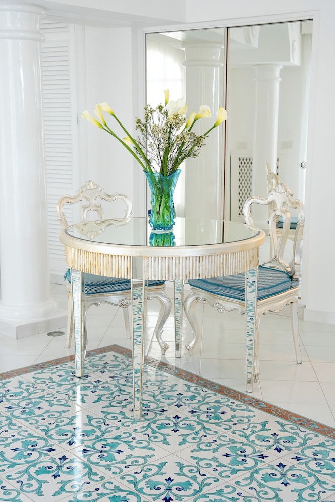 Villa Boheme Exclusive Luxury Suites 24/50