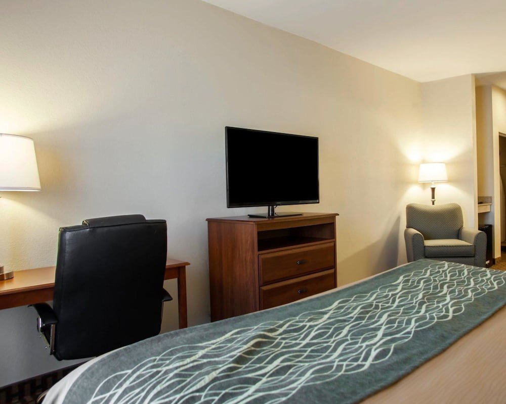 Comfort Inn and Suites Harrisonville 15/48