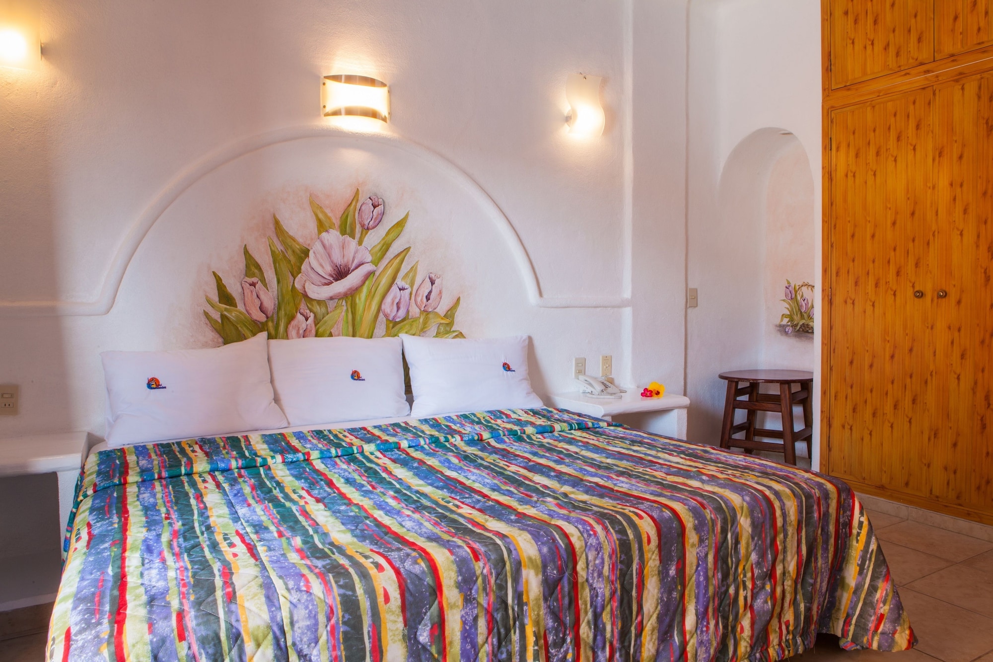 غرفة قياسية بسرير كوين، The Alondra Hotel 3/4