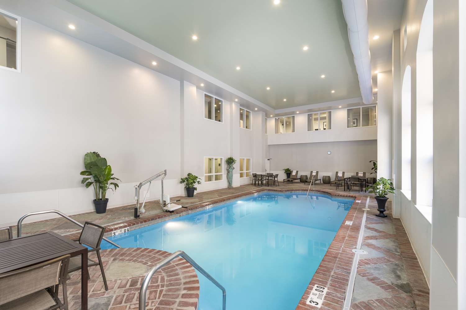 swimming pool spa