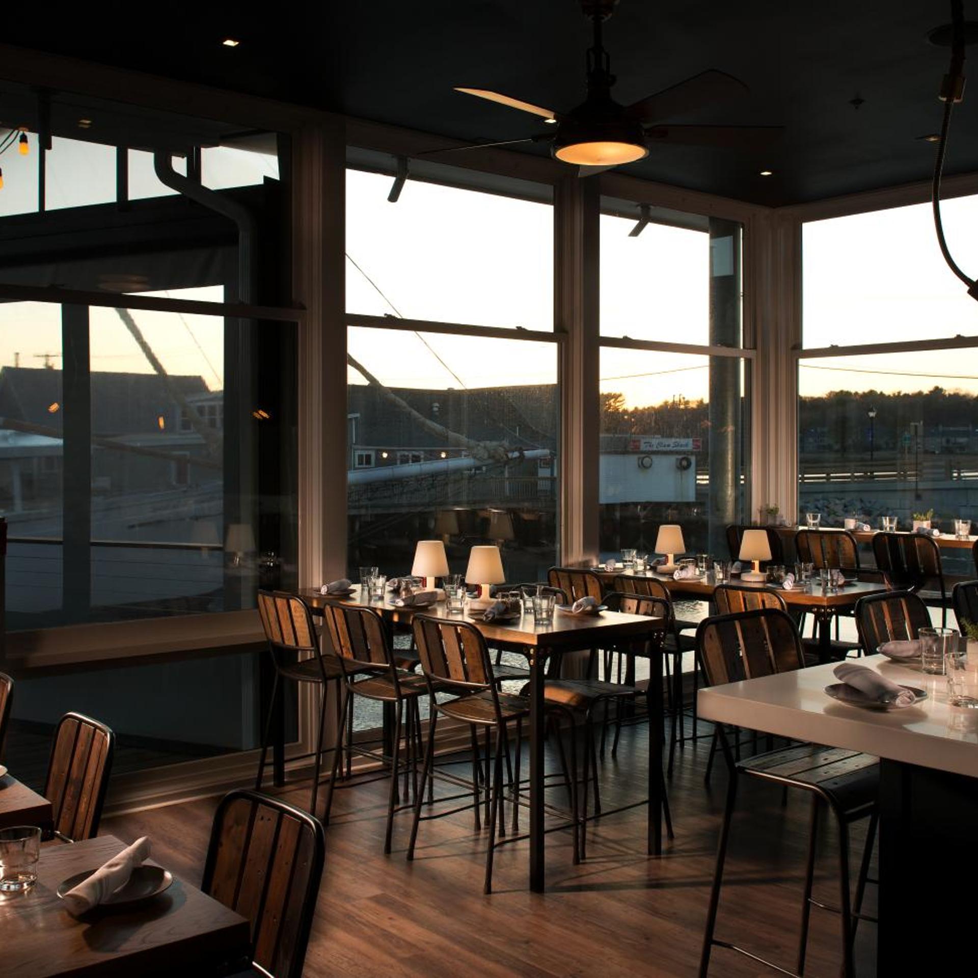 The Boathouse Waterfront Hotel 37/55