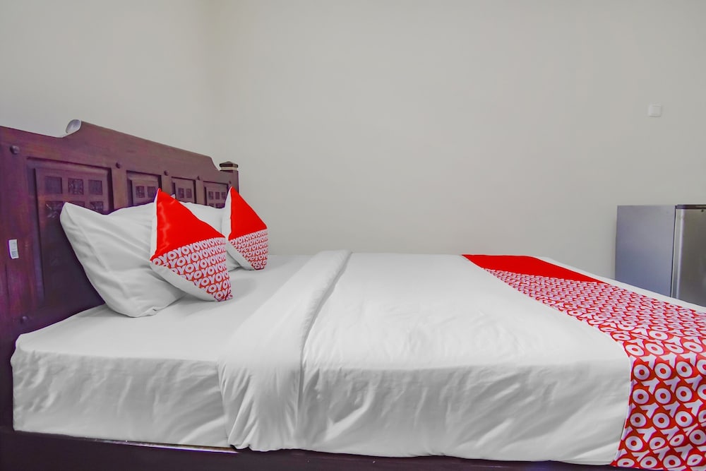 OYO 90094 Gayatri Residence 16/30