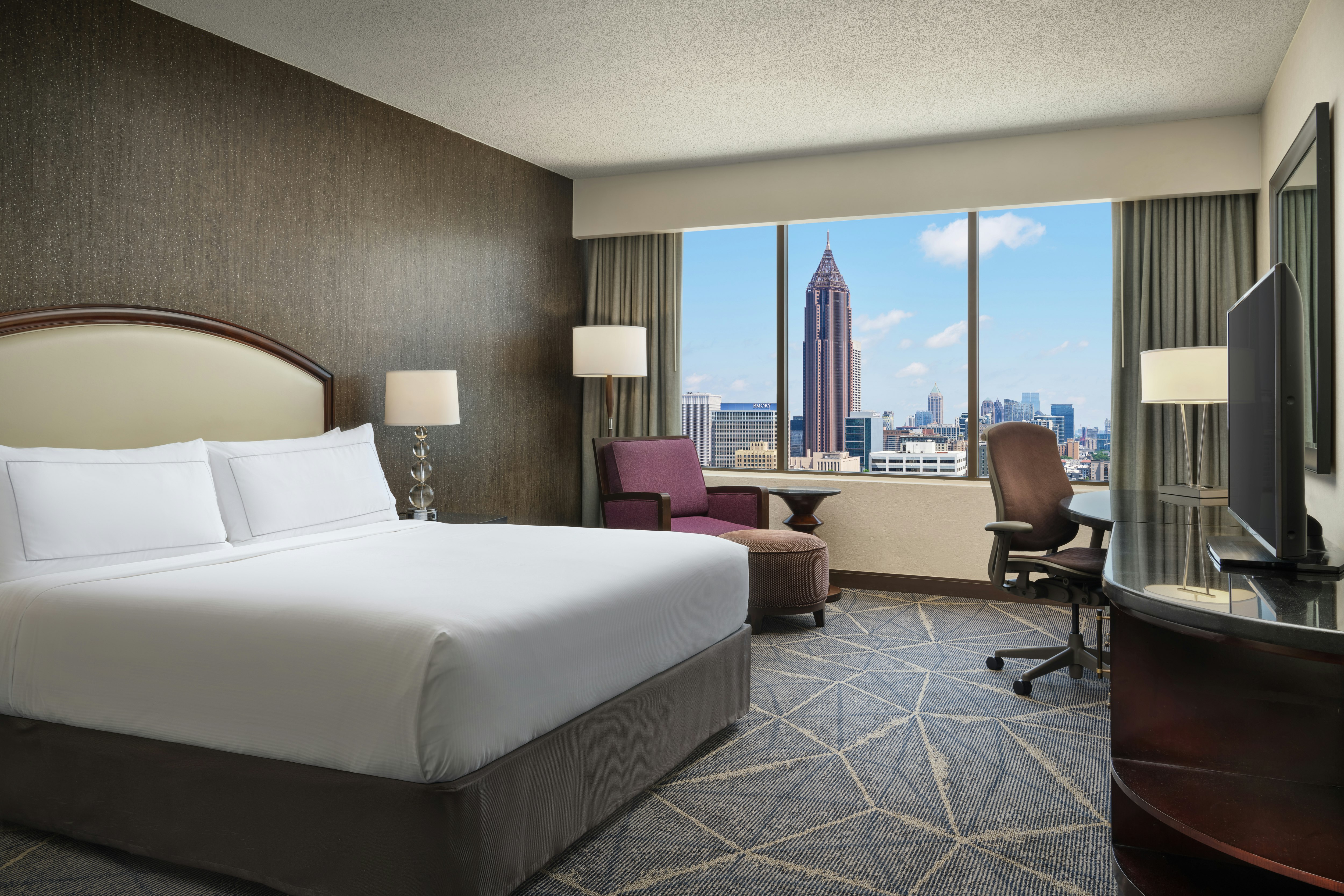 PREMIUM, KING BED, SKYLINE VIEW