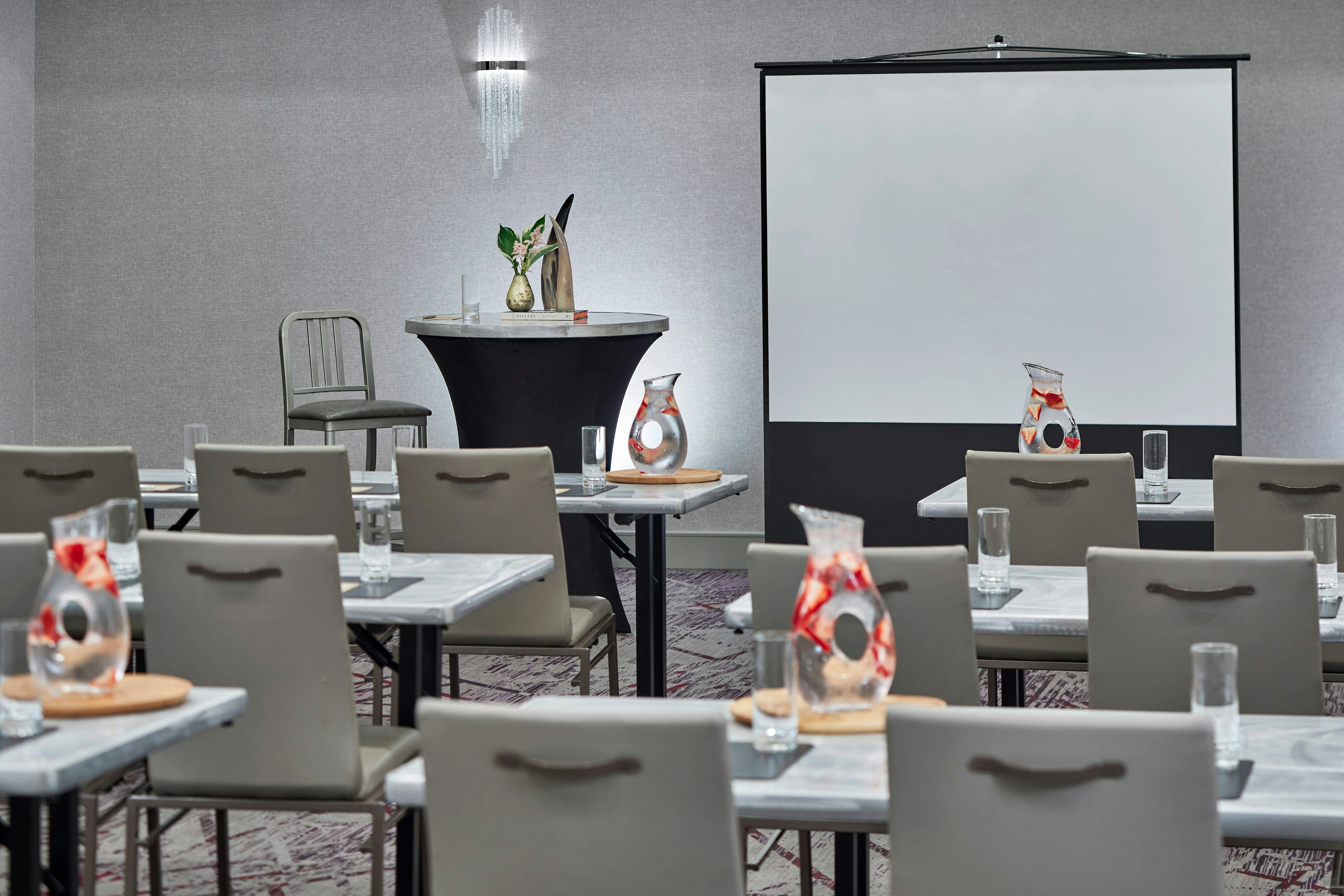 The Del Monte Lodge Renaissance Rochester Hotel Spa 33/34