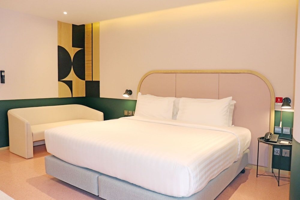 Deluxe, King Bed