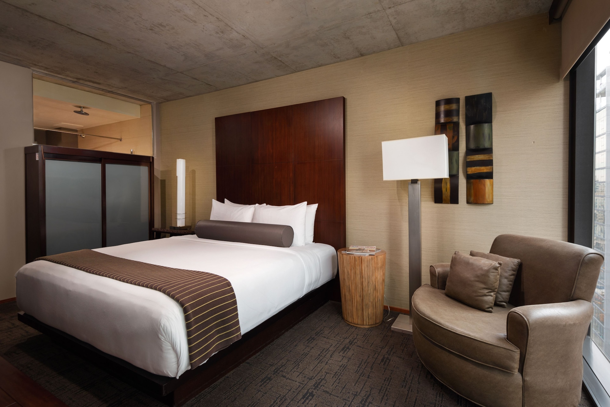 ROOM, KING BED