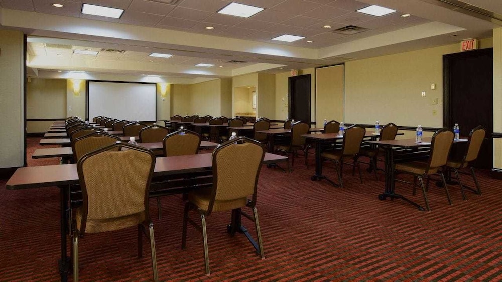 Hyatt Place Dallas/Las Colinas 44/46