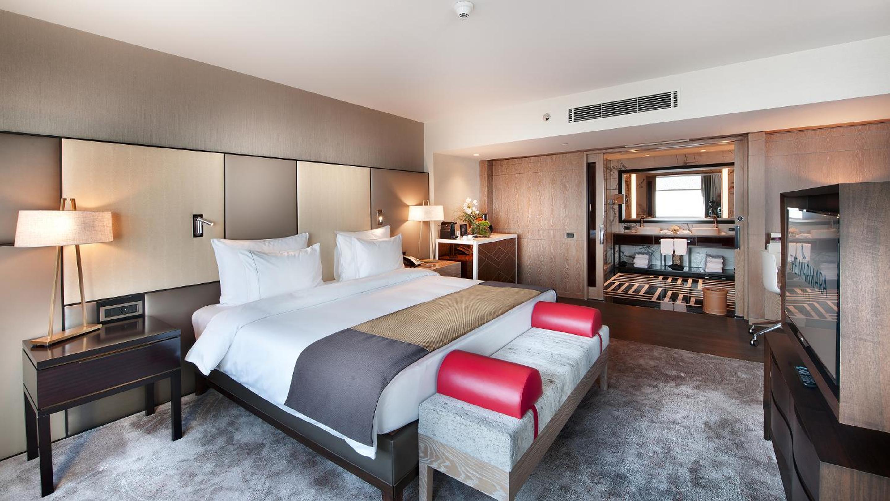 Flying Carpet, Suite, Double Bed, Lounge Access