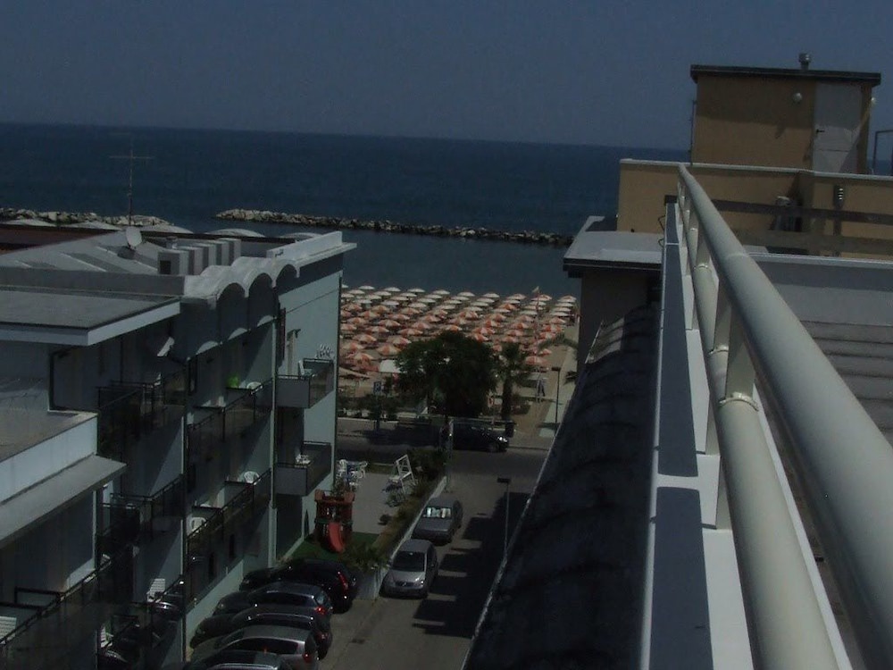 Hotel Glenn 8/37