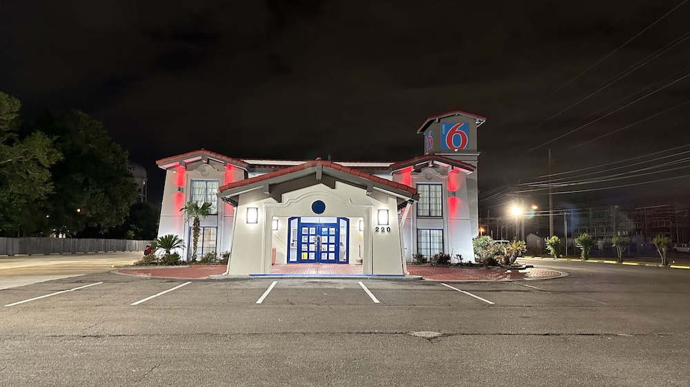Motel6 Beaumont, TX 46/61