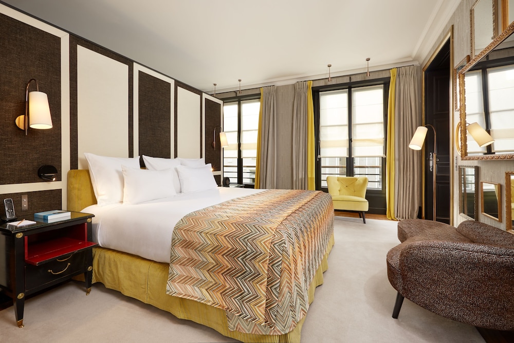 SIGNATURE, SUITE