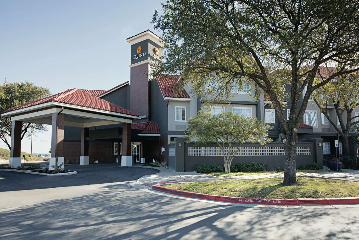 La Quinta Inn and Suites by Wyndham Austin Near The Domain 50/52