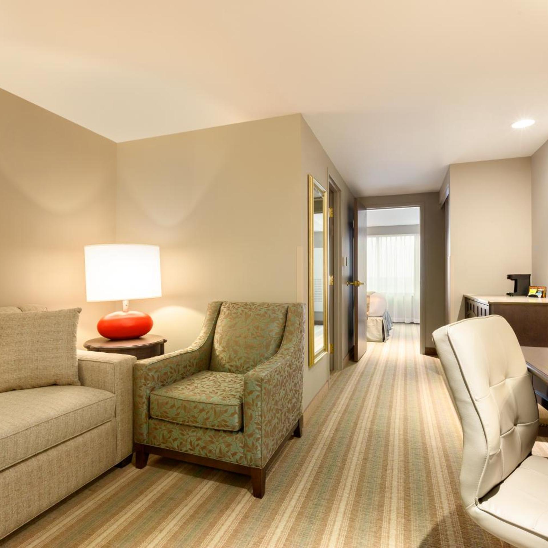 1 Bedroom, Suite, King Bed, Lake View, Sofa