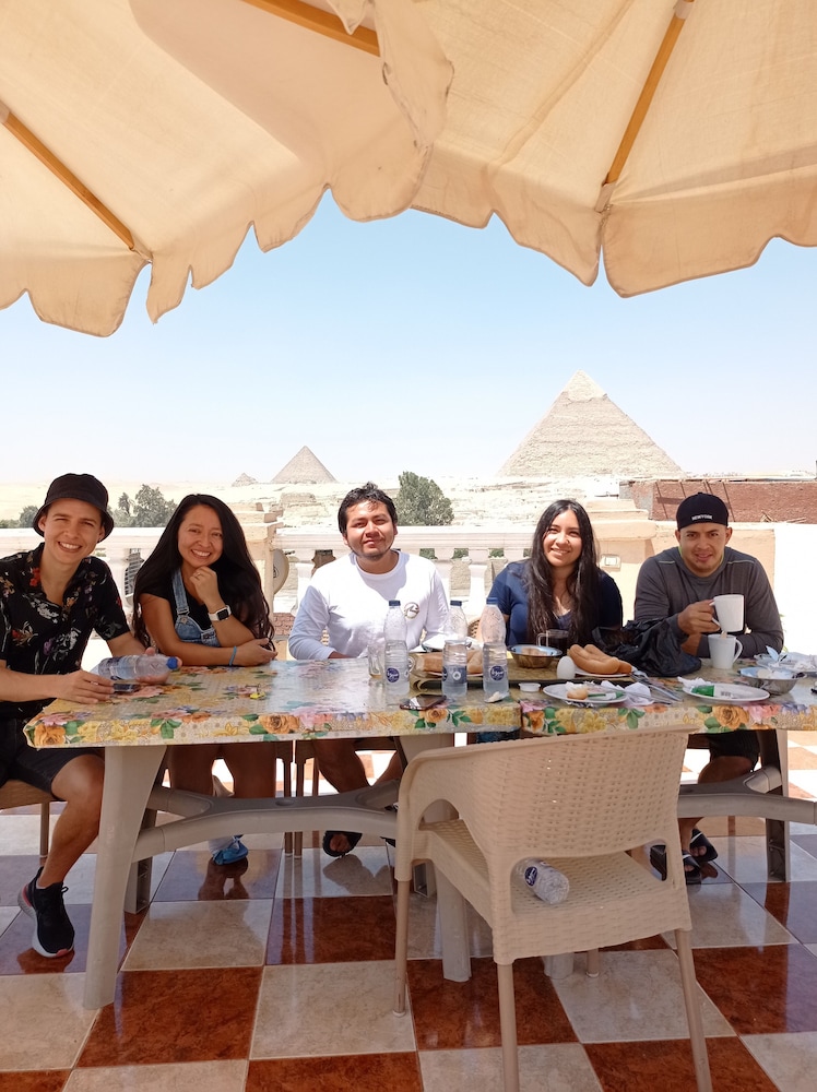Royal Pyramids Inn 35/50