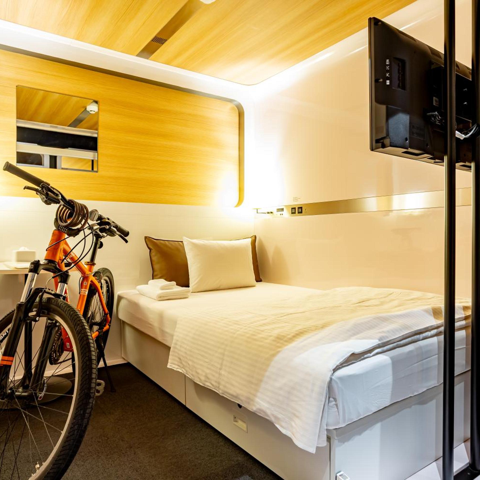 Capsule, Premium, Male Dorm