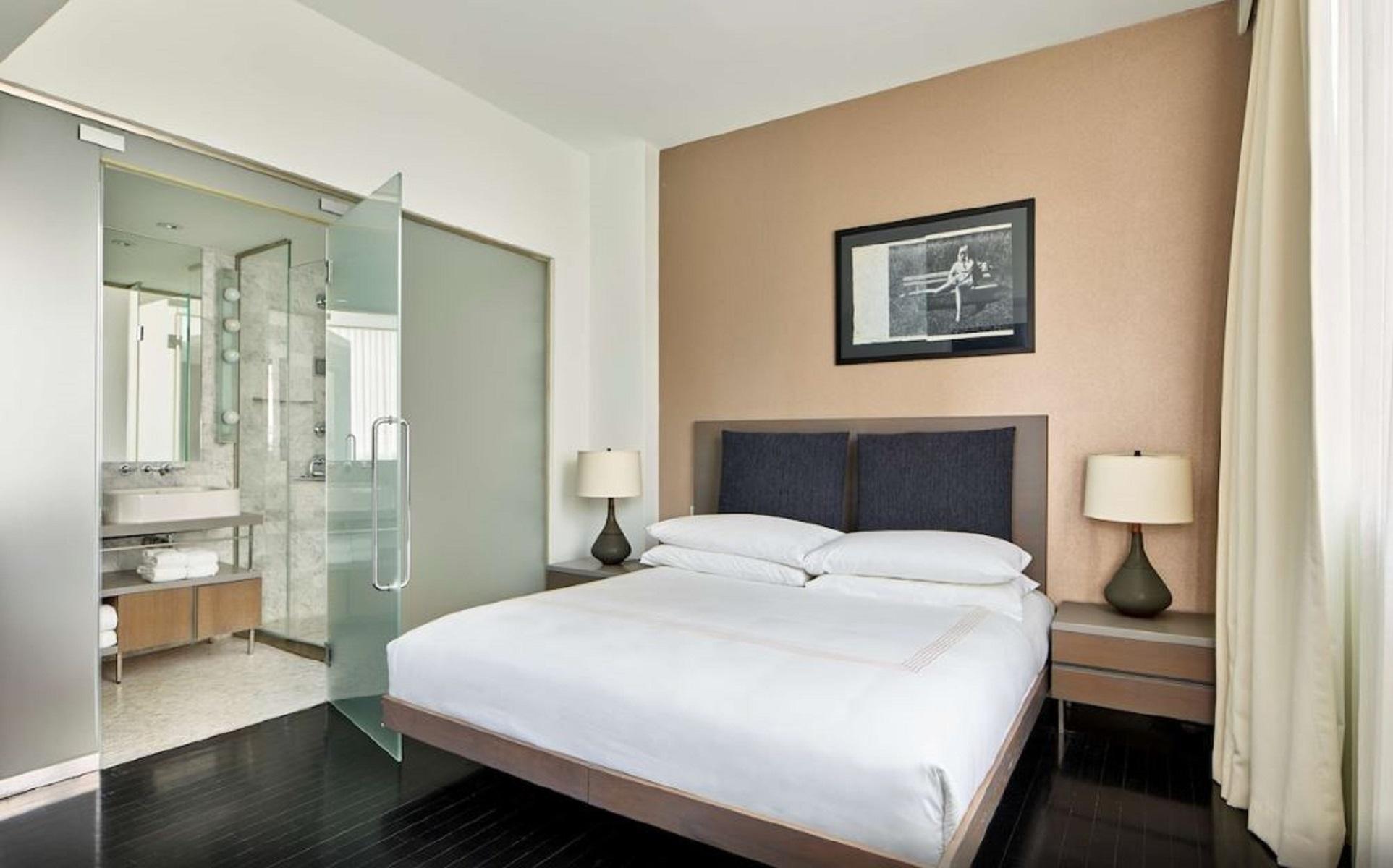 Suite, King Bed, Street View, Terrace