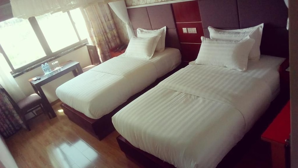 Courtyard International Hotel 14/40