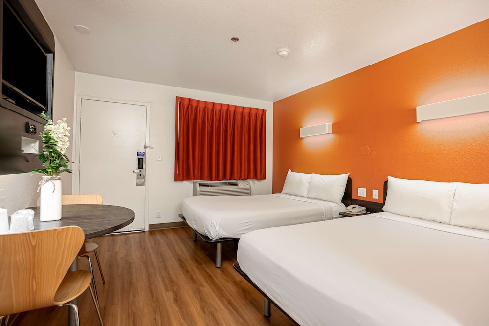 Motel6 Temecula, CA - Historic Old Town 27/62