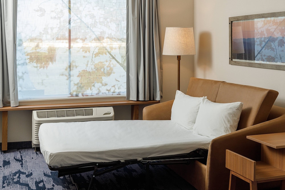 Fairfield Inn Suites Salina 9/40