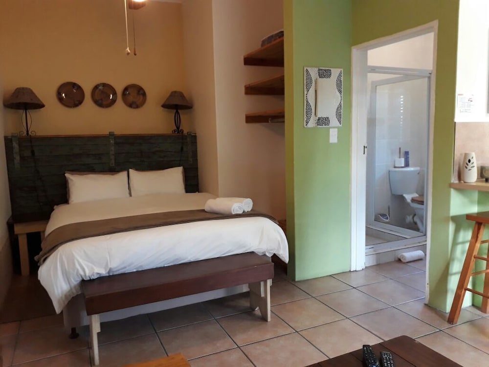 Gansbaai Town Lodge 6/26