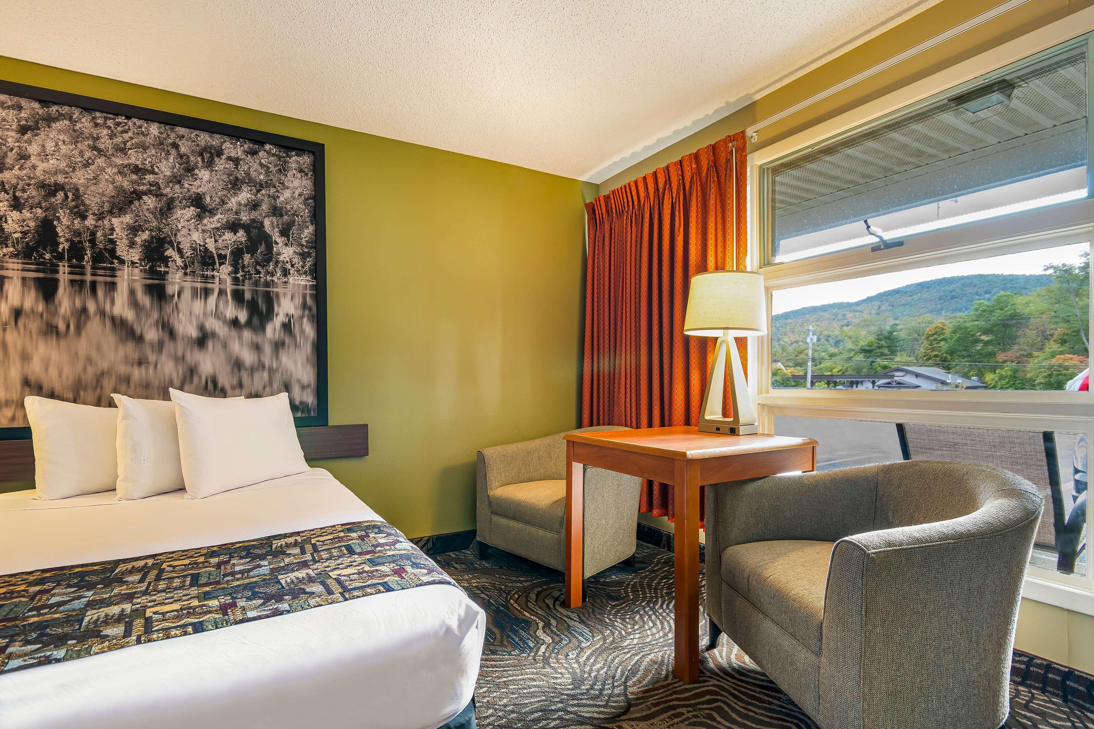 Room, 2 Double Beds, Pool View
