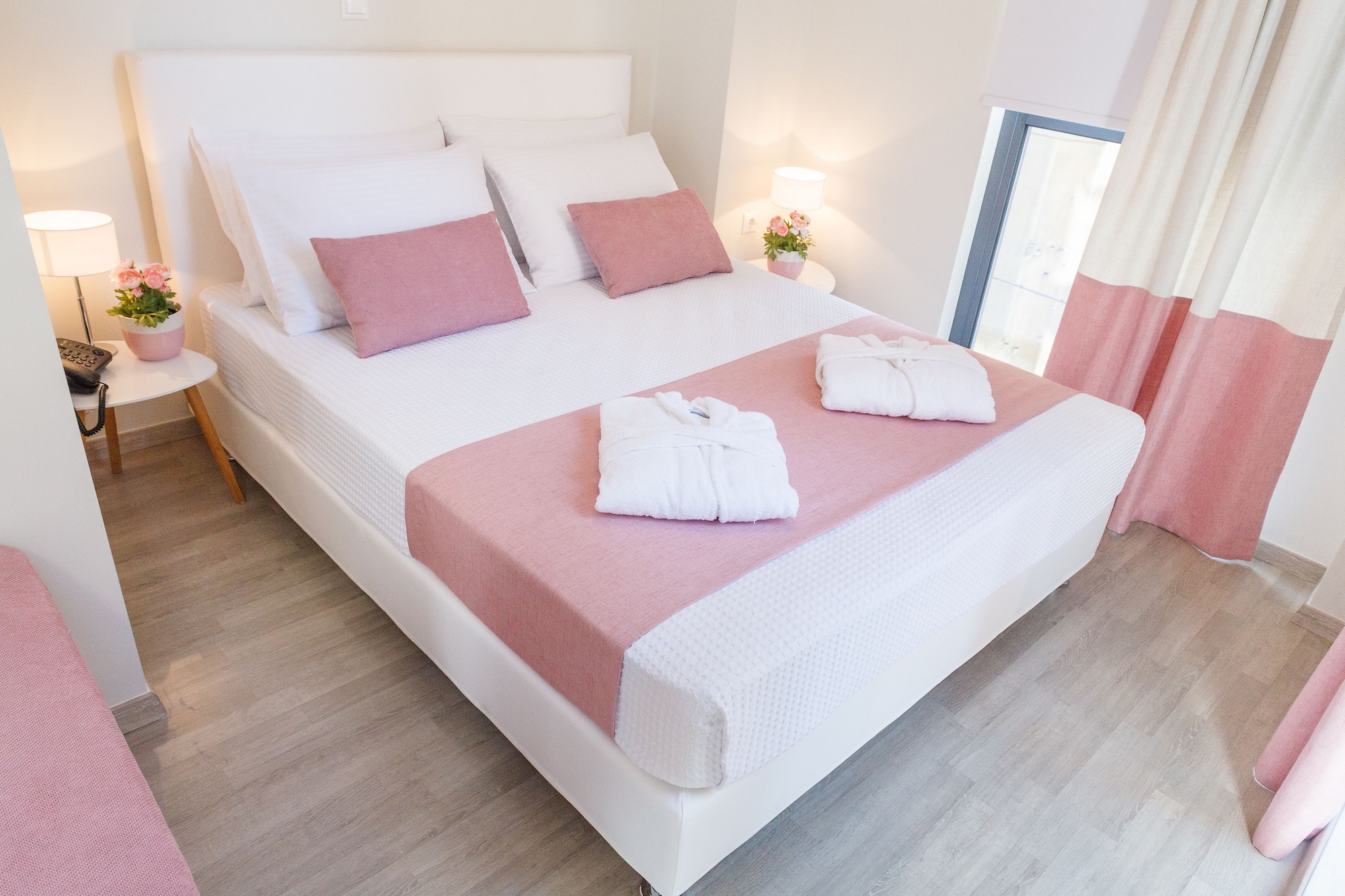 Deluxe, Suite, Queen Bed, City View, Sofa