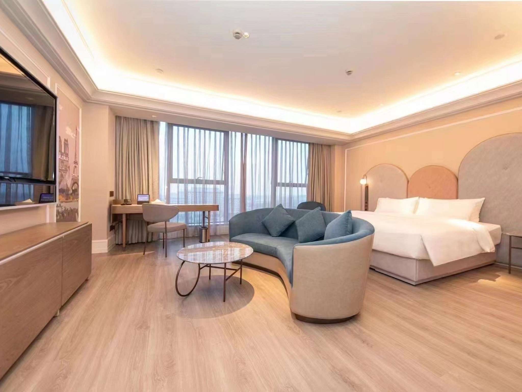 Mercure Xinyang East Railway Station 8/30