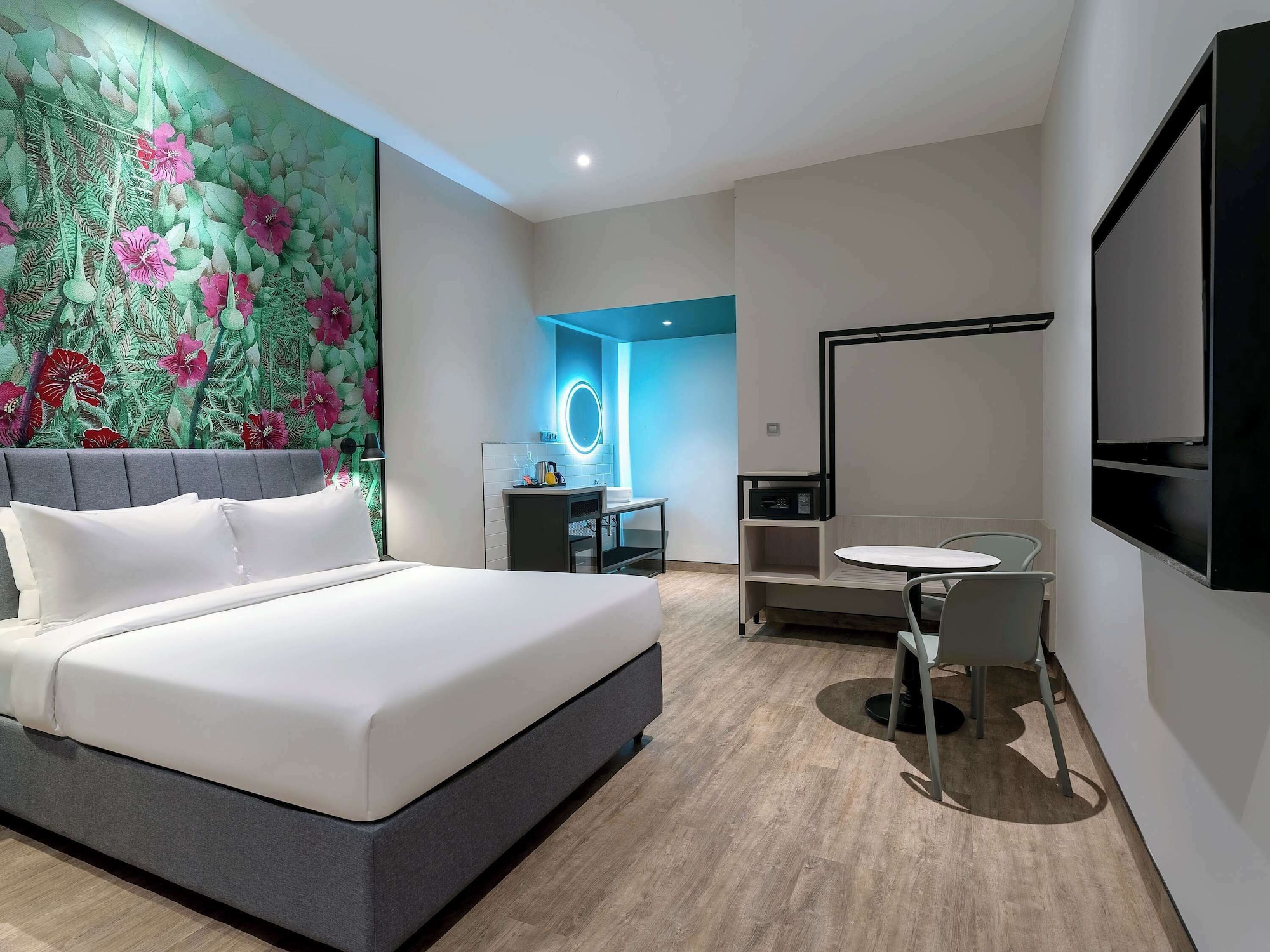 SUPERIOR, QUEEN BED