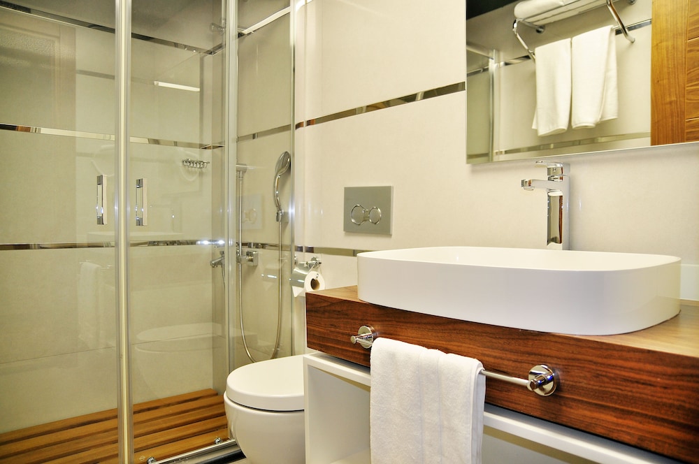 Avin Hotel 15/20