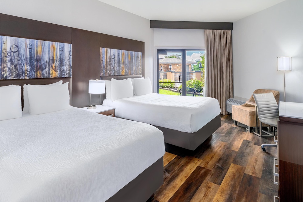 Standard, 2 Queen Beds, with View, Balcony