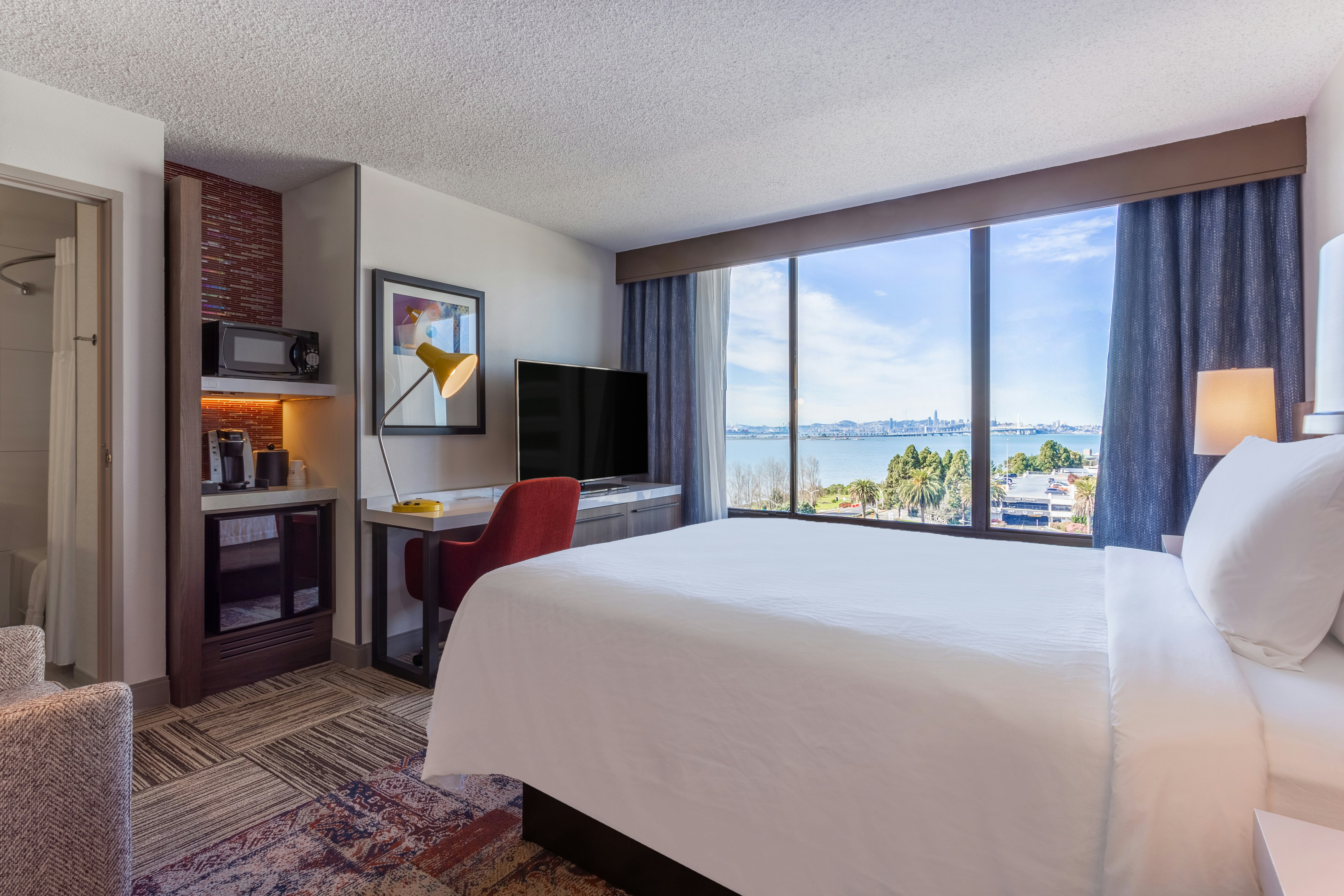 Room, Queen Bed, Bay View