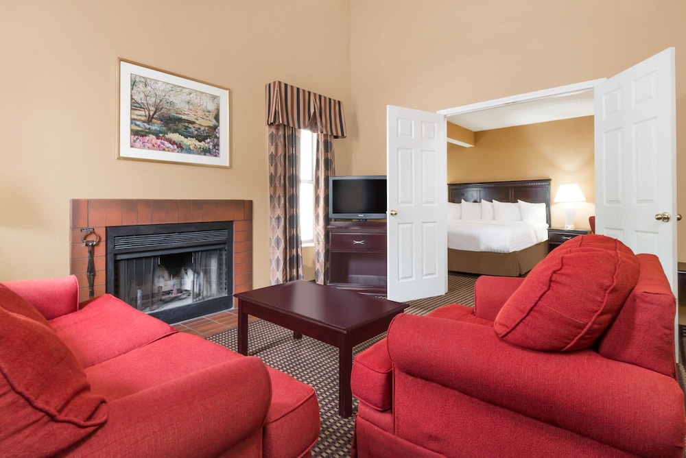 Hawthorn Suites By Wyndham Columbus North 19/25