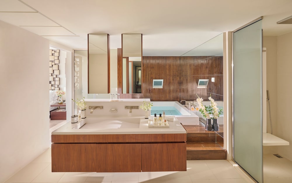 Oasis, Suite, King Bed