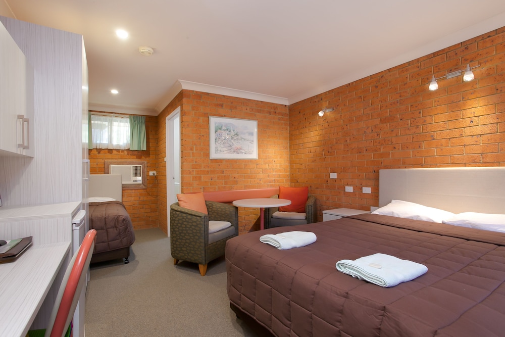 Sapphire Palms Motel 23/69
