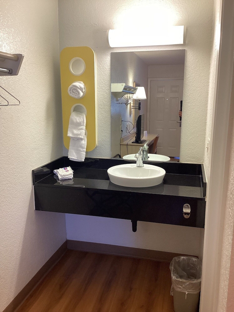 Motel6 North Palm Springs, CA - North 45/45