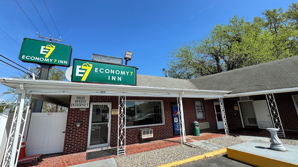 Economy 7 Inn Hampton W Pembroke 10/64