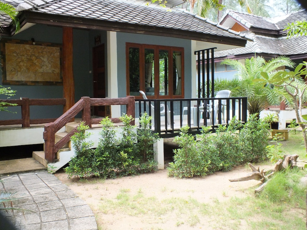 BOTTLE BEACH 1 RESORT 2/74