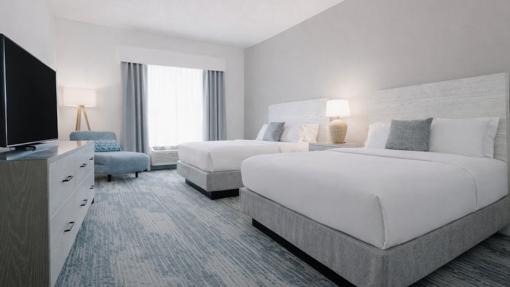 جناح عائلي بسريرين كوين وسريرين منفصلين، Hotel Bethany Beach 3/6