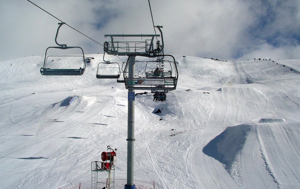 SUMMIT RIDGE ALPINE LODGE 26/28